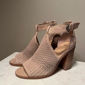 Marc Fisher size 9 open toe heal